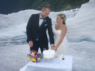 Cake cutting on the glacier - OLYMPUS DIGITAL CAMERA