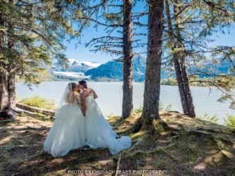 07-31-18 EvansGann in the woods kiss